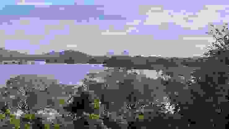 「獅子岩」在坎達拉馬湖的遠方