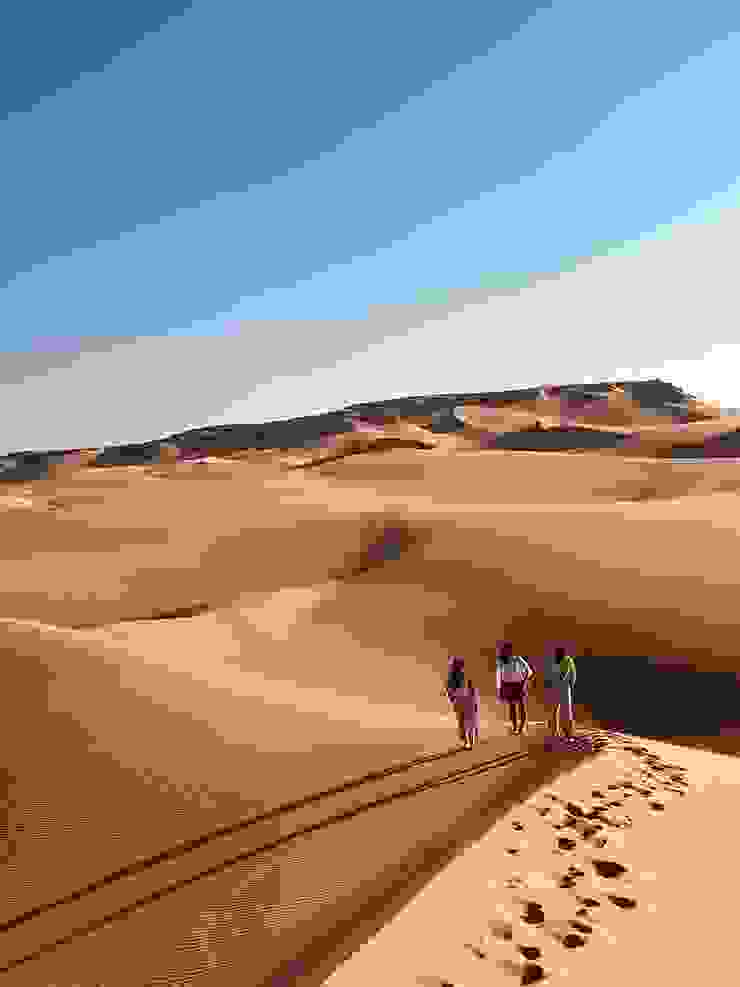沙丘形成了綿延無盡頭的廣闊沙海