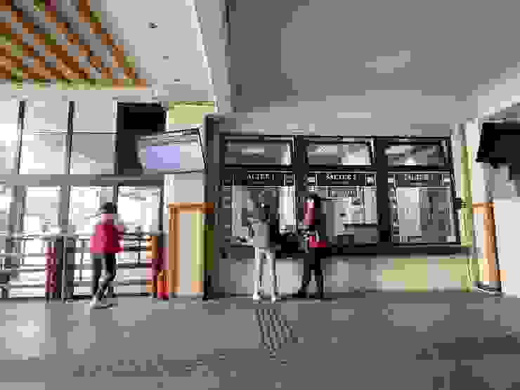Budva 巴士總站，線上購票可以在窗口請協助列印車票。