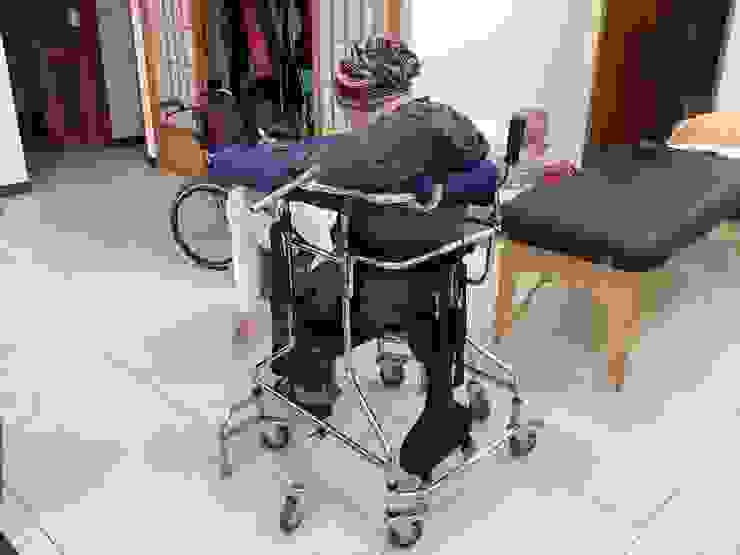 圖一：自輪椅到框架式助行器的腿力改善