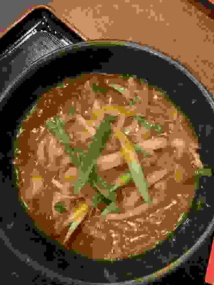 牛肉咖哩烏龍麵，有一點黑胡椒的辣。