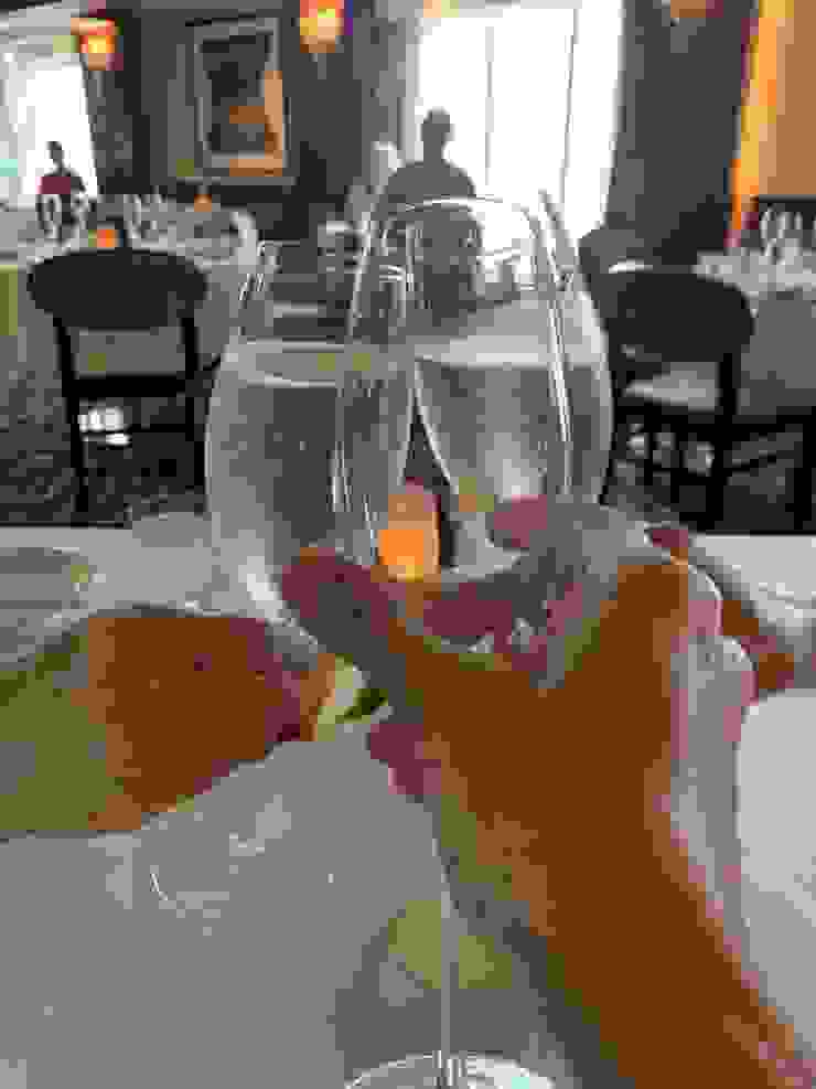 在六樓的Le Bistro吃法國菜，喝香檳慶祝大妹生日，壽星吃素，以水代酒，後來改喝蘋果汁，顏色與香檳較近。