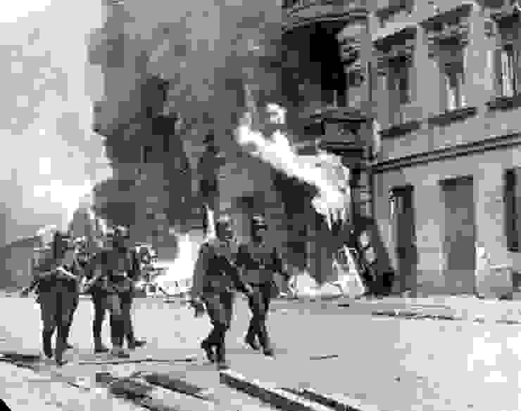 德軍逐棟焚毀華沙猶太區