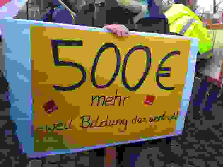 標語：多五百歐，因為教育有其價值。