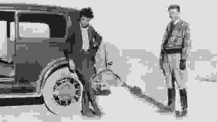 奧本海默（左）與勞倫斯（右），兩人在1931年於新墨西哥州的合影