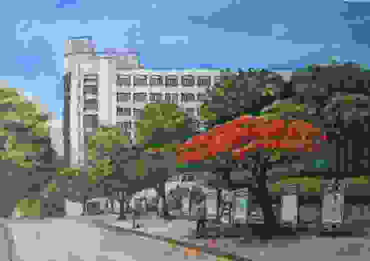 鳳凰花開的夏日校園，8開水彩，用代針筆勾窗框。建物左側的樹海，顏色與前景的樹海太接近，整體空間感較差。