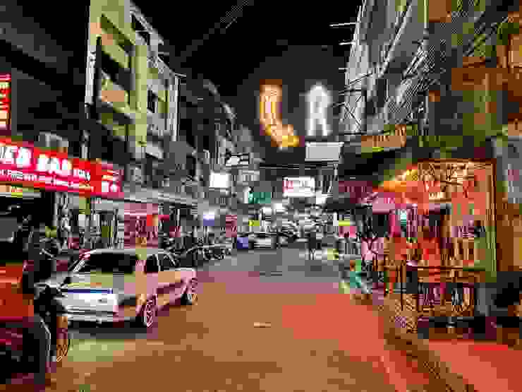 俗稱『短鐘吧一條街』的 Pattaya Soi 6