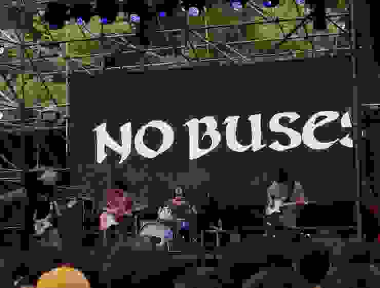 以奇葩著稱的日本樂團No Buses於飛翔舞台演出