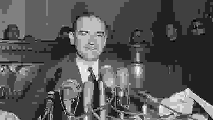 約瑟夫麥卡錫 Joseph McCarthy, 1908~1957，於1947~1957年擔任威斯康辛州聯邦參議員 