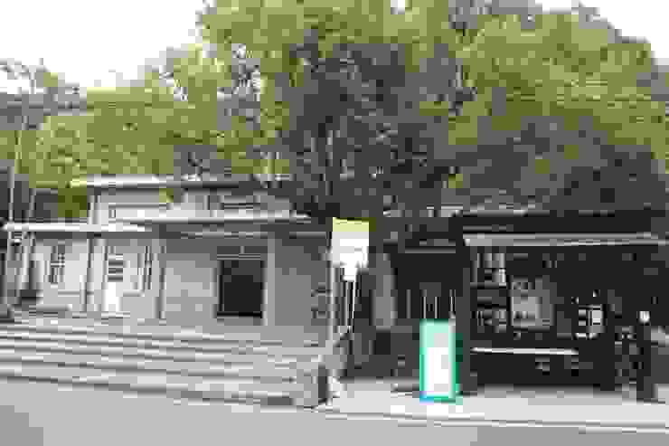 空蕩的泰安舊站與公車亭