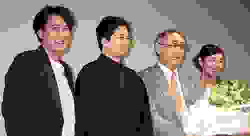 左起為：役所廣司、森田芳光、渡邊淳一、黑木瞳