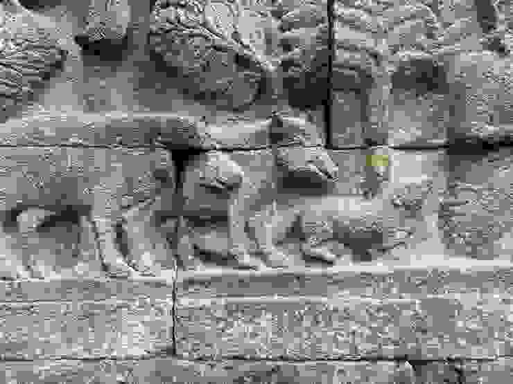 最右下角的石雕是麝香貓