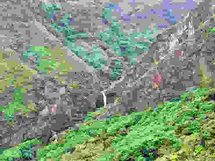 下山回眸大鬼瀑布，深邃的峽谷，彷彿穿過哆啦A夢的任意門來到花蓮太魯閣。