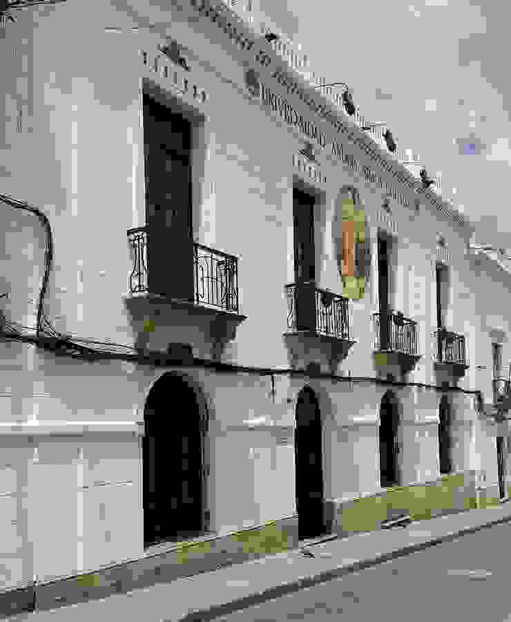 為於今玻利維亞憲法首都蘇克雷的查爾卡斯檢審院。現為西蒙‧玻利瓦安地斯大學
