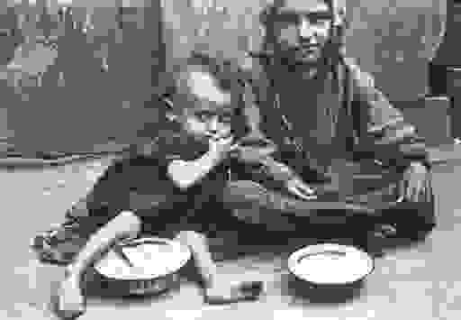 華沙猶太區內乞食的兒童
