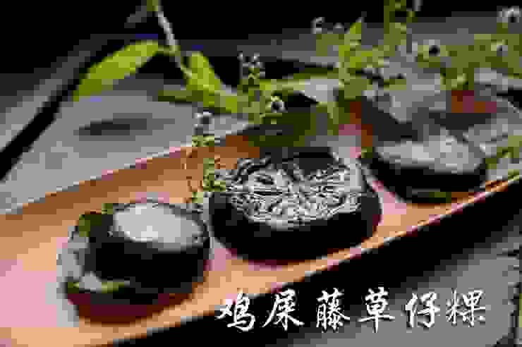 用雞屎藤葉做的草仔粿的風味相當好，是客家人與香港人在清明時節的應景點心。