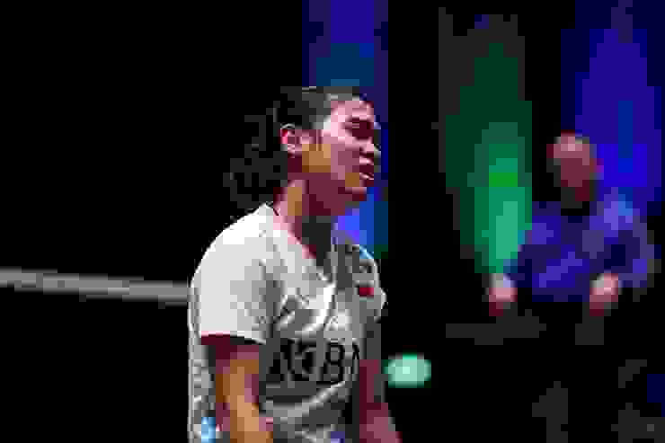印尼名將Gregoria Mariska Tunjung全英賽8強出戰日本山口茜，卻意外受到場邊閃光燈干擾，吞下敗仗。