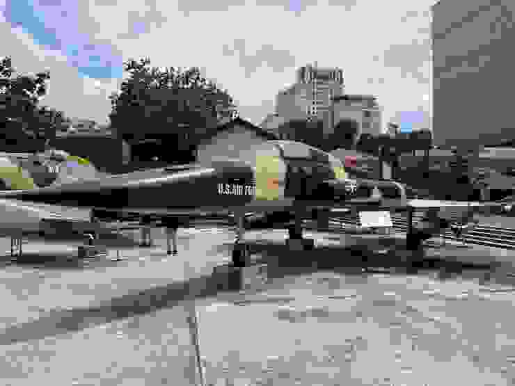 越南胡志明市戰爭遺跡博物館展示的F-5A，館方將其塗裝為美國空軍展示，實際原屬南越空軍。