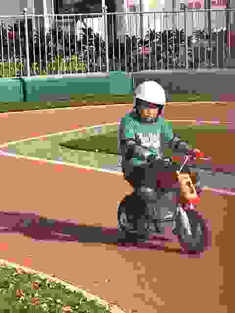 ▲人生中第一次騎摩托車