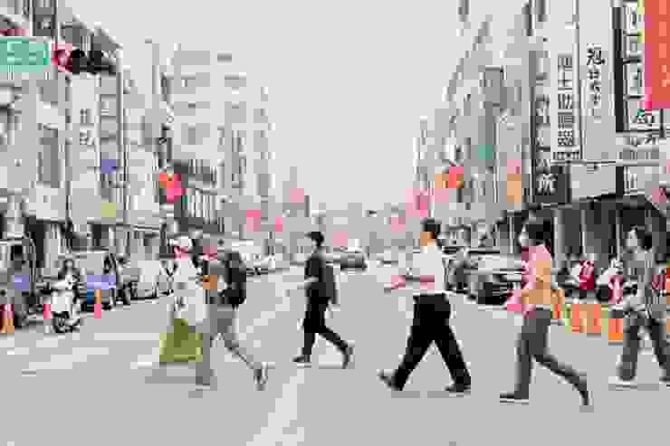 嘉義美街圖鑑」串聯美街店家，深入梳理歷史，也邀請蒲浩明雕塑家一同導覽街區。