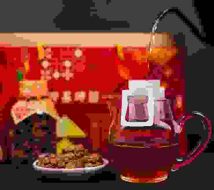 圖說：結合在地黑糖，打造年節必吃「一口茶一口甜」的伴手禮。（圖/新鳳鳴茶業有限公司）