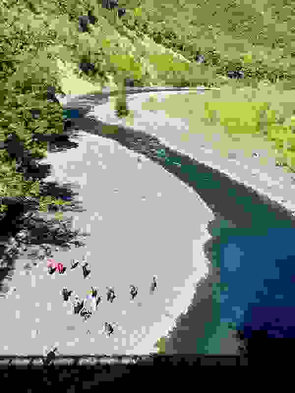 從仁壽橋上遠眺的美麗蜿蜒溪流，就是松茂部落的秘境。