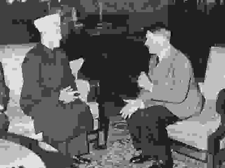 1941年11月28日﹕❙侯賽尼❙ 訪問 ❙柏林❙ ，與 ❙希特拉❙ 相談甚歡