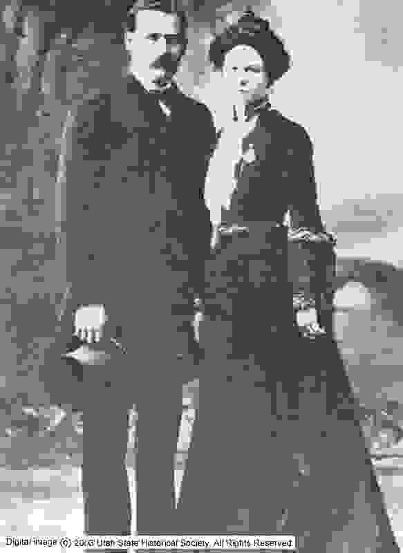 日舞與女友埃塔的合照。（1901年）