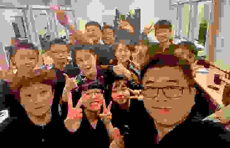圖六、臺南市民族管絃樂團團長黃光佑（右前一）與青春活力的學員們