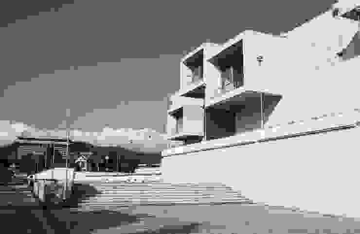 剛落成的臺北市立美術館與圓山別莊、圓山大飯店，約1983，將於「摩登生活：臺灣建築1949-1983」展出。©北美館，圖像由北美館提供。