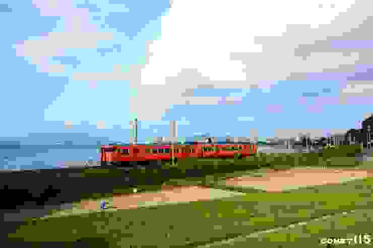 鐵道緊鄰著穴道湖畔行駛，成就經典的車窗風景(座標：35.429309,132.997002)