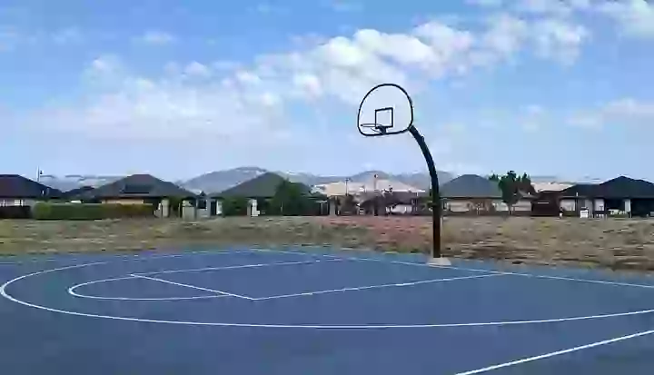 社區籃球場-假日沒事來打個球