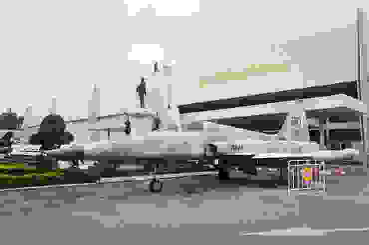 泰國空軍的RF-5A除役展示機，機砲已拆除。