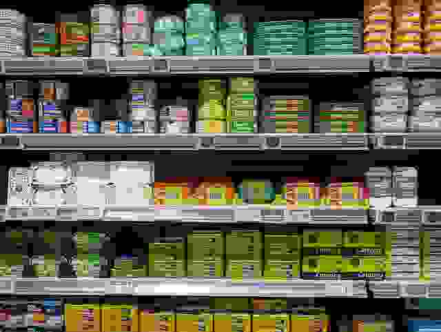 超市裡的罐頭。圖片來源：joenomias