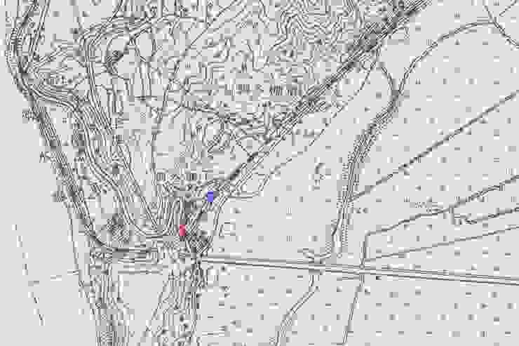 江頭站初期位於頂枷冬腳(水藍色)，1930年才搬到下枷冬腳(紅色)，紫色圖釘為今日捷運站位置（圖片來源：台灣百年歷史地圖─日治二萬五千分之一地形圖(1920s)）