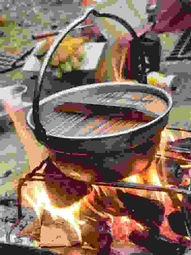 中華鐵鍋跟湯鍋都是Uniflame的產品。
