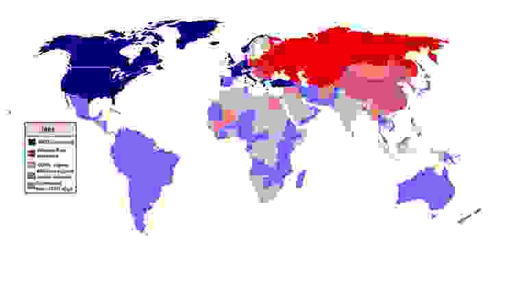 1962年的冷戰局勢圖：藍色為北大西洋公約組織或西方民主陣營國家，紅色為華沙公約組織或東方共產陣營國家
