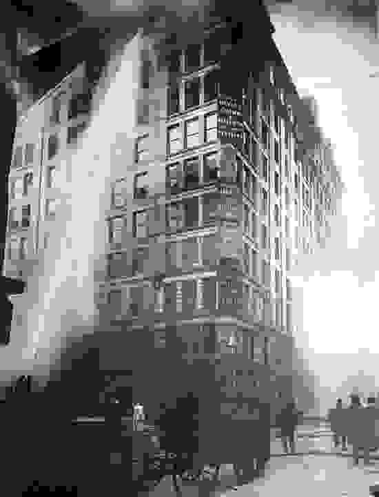 惡名昭彰的紐約三角內衣工廠火災，死傷者絕大多數是女性勞動者。