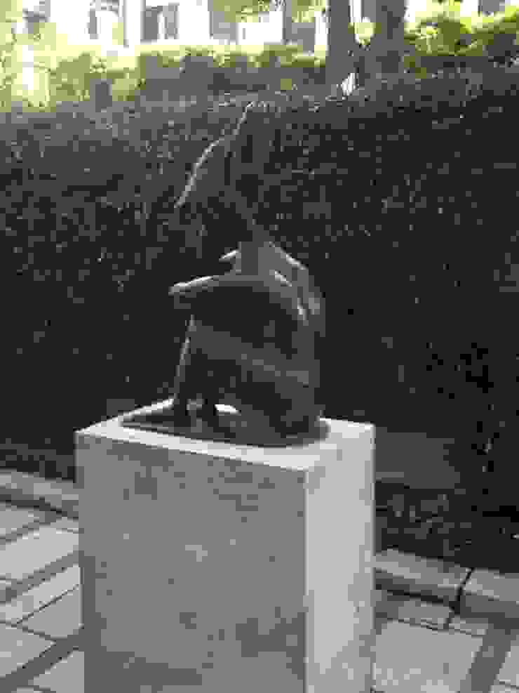 義大利雕塑家珀瑞克萊·法齊尼的作品《Large Seated Woman》