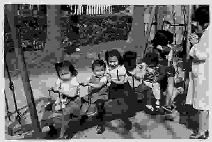 新公園中曾有的兒童遊樂設施。1967/4。