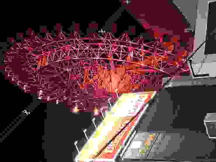 在都市核心的巨大紅色摩天輪，在擁有眾多摩天輪的大阪周邊也算獨樹一幟。