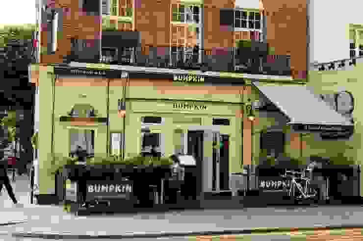 Bumpkin在倫敦以傳統英式菜餚為招牌，得過包括米其林及許多旅遊書推薦，原本有三家店，其中一家已在2018歇業