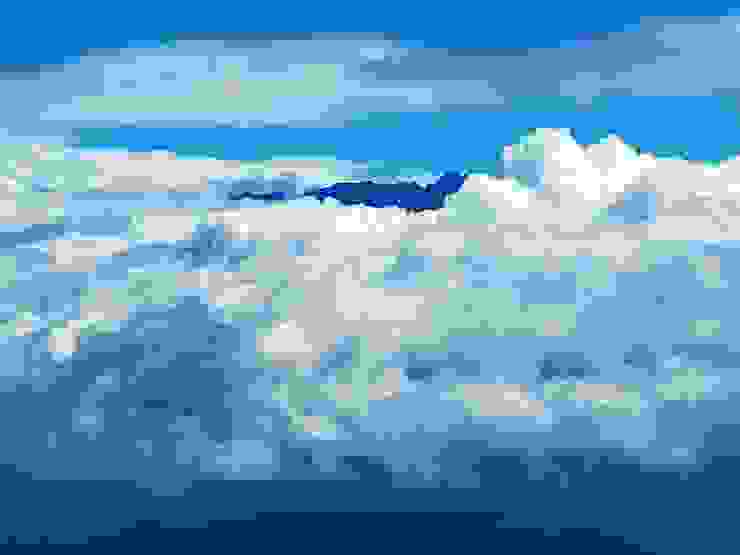 ▲飛行進入馬來西亞領空，雲端之上隱約可以看見神山的山體