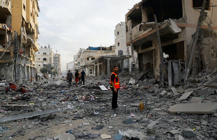 以色列巴勒斯坦衝突升級，以色列持續空襲加沙，圖為2023年10月11日在加沙地帶（Reuters）