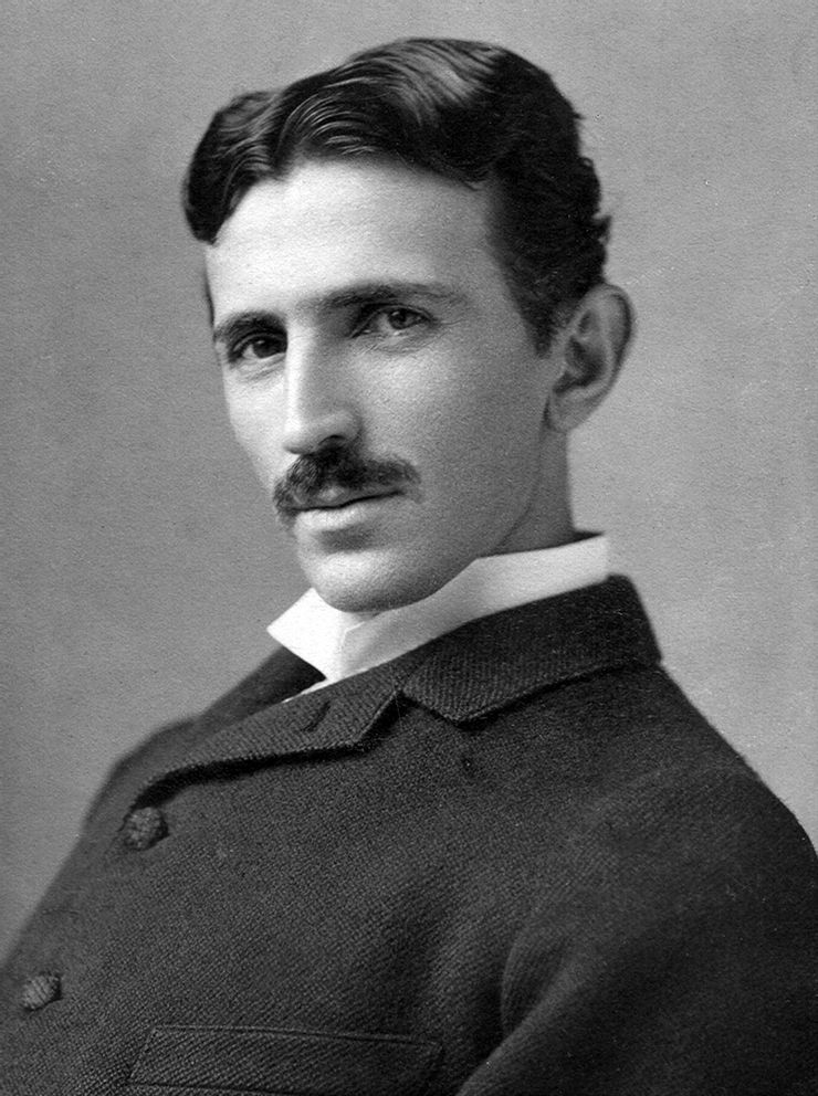 尼古拉．特斯拉照片。Wiki Commons "Tesla circa 1890.jpeg"