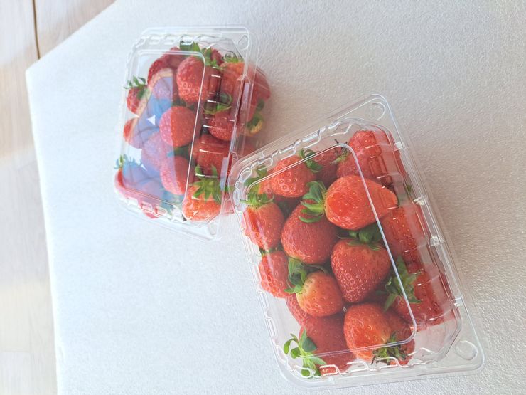 兩盒滿滿的韓國大草莓