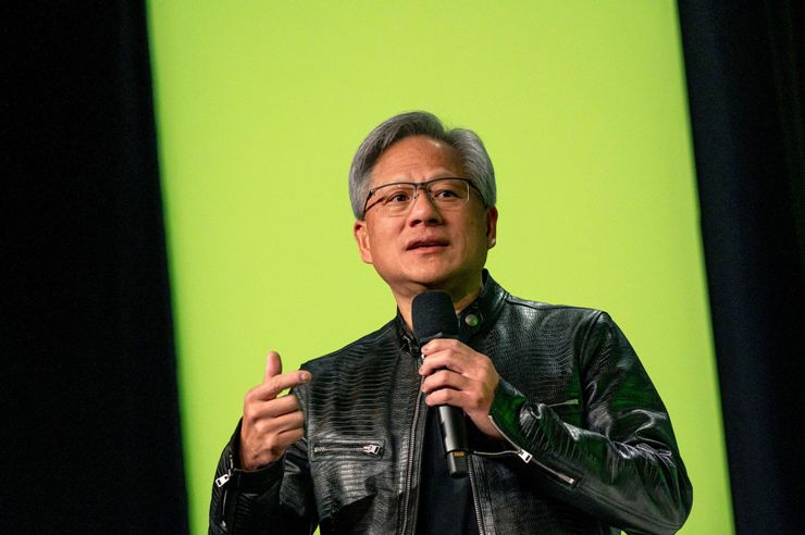 NVIDIA CEO 黃仁勳近日在台灣發表演講（Jensen Huang, co-founder and chief executive officer of Nvidia Corp., during the Nvidia GPU Technology Conference (GTC) in San Jose, California, US, on Tuesday, March 19, 2024. Dubbed the Woodstock festival of AI by Bank of America analysts, GTC this year is set to draw 300,000 in-person and virtual attendees for the debut of Nvidia Corp.'s B100. Photographer: David Paul Morris/Bloomberg via Getty Images）