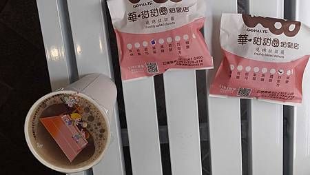 [台北美食]與眾不同、價格實惠的甜甜圈，華甜甜圈甜點店顛覆市
