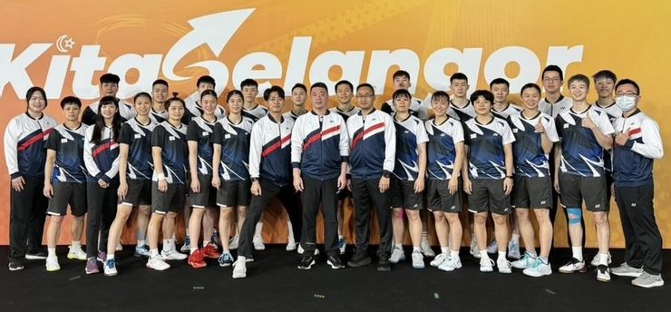 2024年亞洲羽球團體錦標賽13日揭開序幕，台灣參賽隊職員合影。