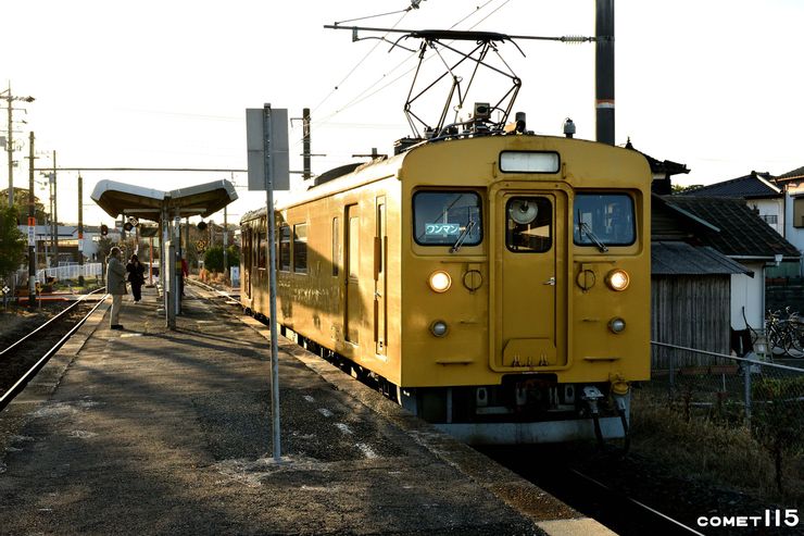 行李包裹電車退場後以123系電車的身分留存至今，默默在偏遠的小野田線度過餘生